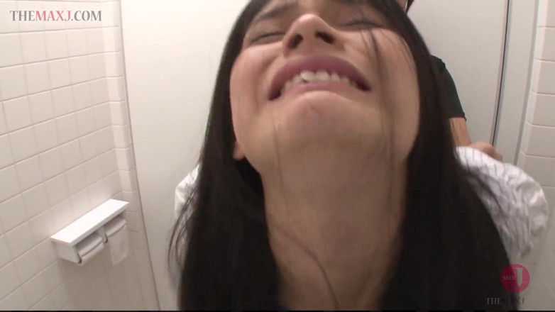 Asian happy ending: Sexy asijská teenagerka šuká v koupelně - část 2