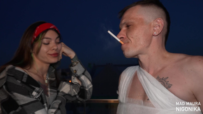 Mad Maura: Mad Maura - ajutând o prietenă care are probleme cu filmul...