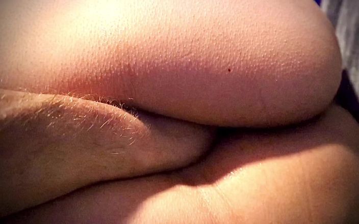 VeeVee Vixen: MILF futută cu pumnul de partea ei