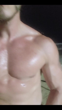 Latihan pantai malam.