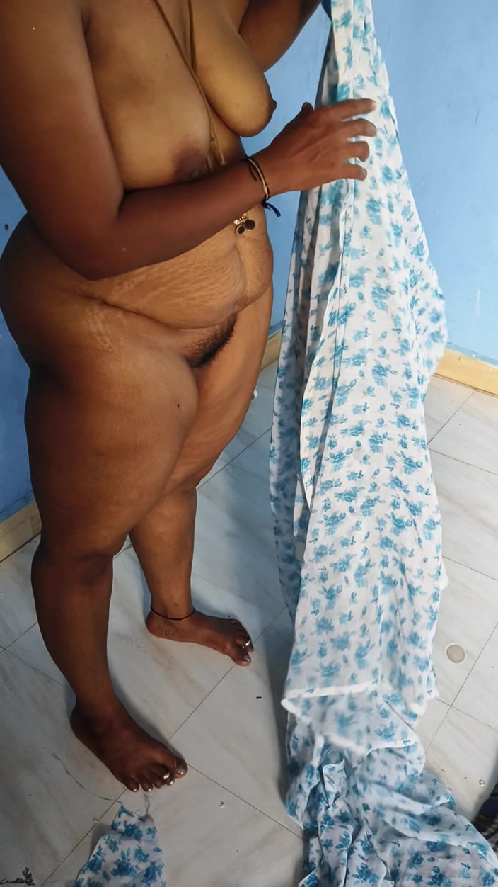 Tamil lesbian: 热辣的胸部表演