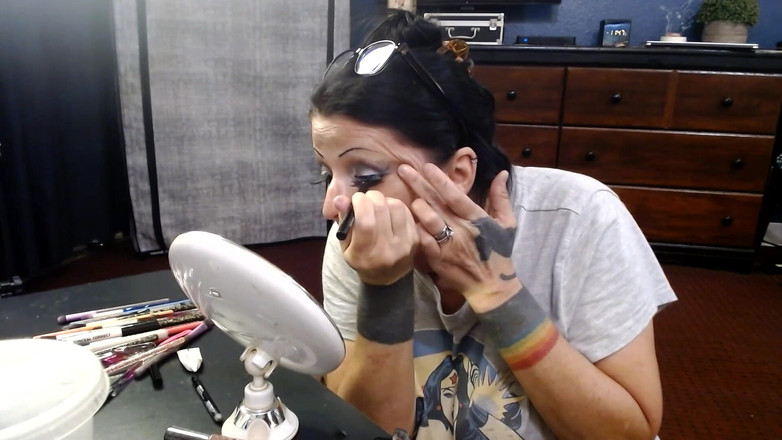 Abby Anna: 嘴唇到鞭子化妆