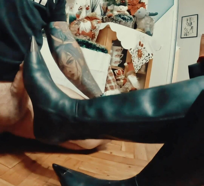 Mistressyammyboots: 给我奴隶的皮靴