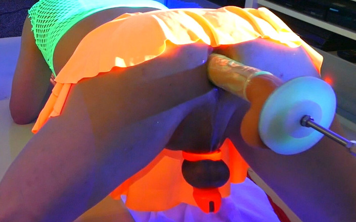 Lucy Essex CD: 순결에 갇혀있는 동안 빛나는 딜도에 따먹히는 Sissy Lucy 기계