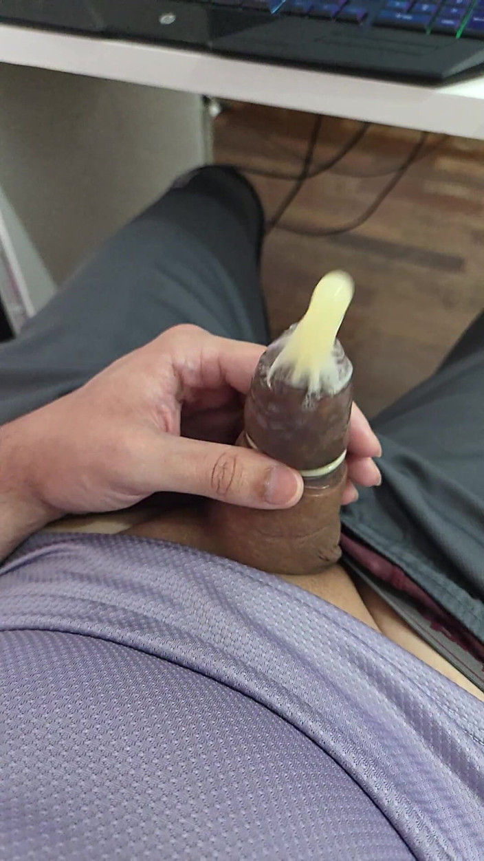 Lkdick8: 정액 투성이의 콘돔