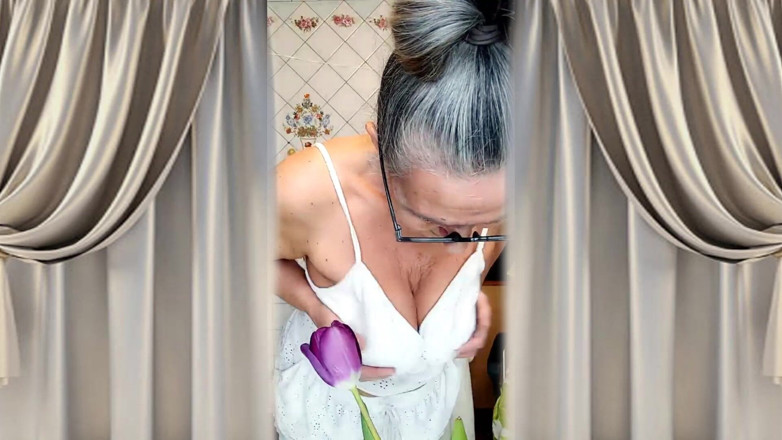 Lukerya: Ateşli ev hanımı Lukerya çamaşır makinesinde mastürbasyon yapıyor, Rus orta yaşlı...