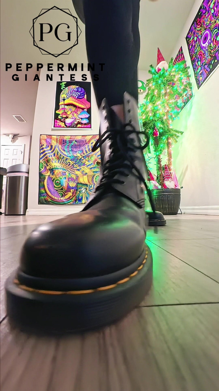 Peppermint Giantess: 6'7 reuzin in Doc Lopez stompt harde wrede slow-mo stompen