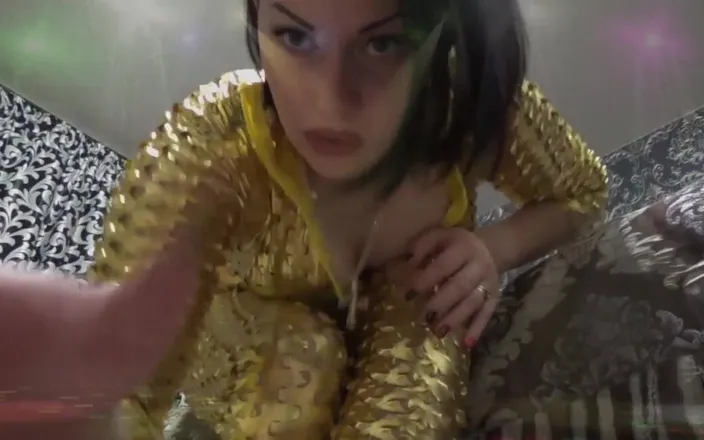 Goddess Misha Goldy: Uctívej moje špinavé nohy, Malý foot freack!