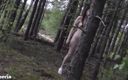 Afemeria: 角質のガールフレンドは森の中を裸で歩くのが大好き