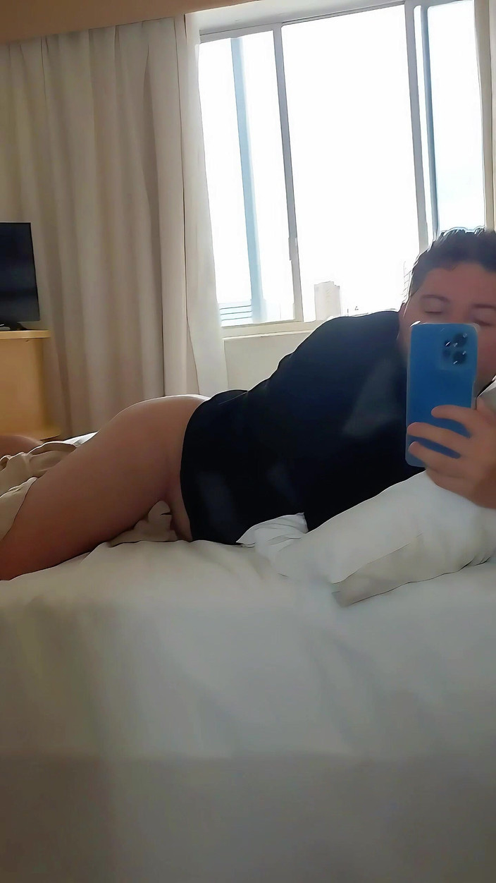 Marcosninfo: 我饥渴地醒来并在床上炫耀