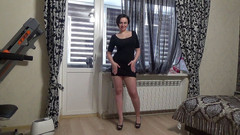 Sexy Milf: Pakaianku paling seksi n1 modeling gaun hitam kecil untukmu