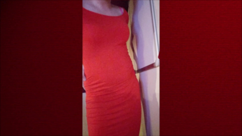 Joslin: Sissy joslin menari dengan gaun merah