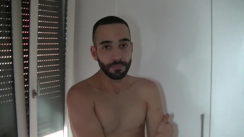 YOUNG FUCKED BY OLDER: Twink z Madrytu rucha starszego chłopca mięśniowego