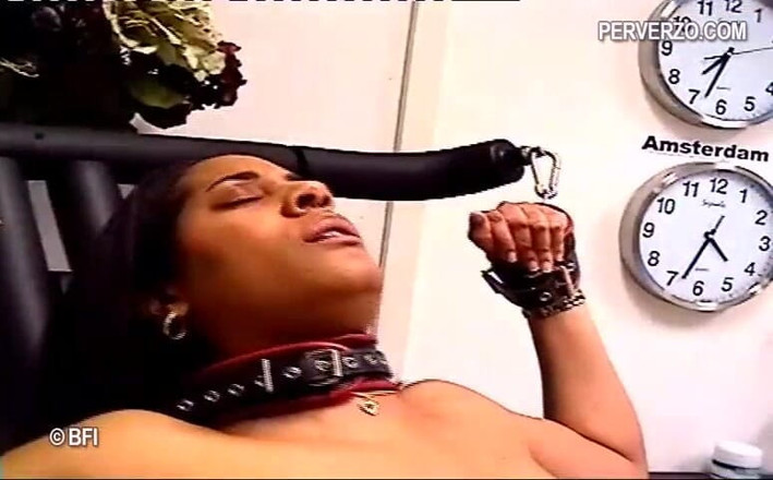 No depth limit for her pussy and ass: Máquina de sexo mostra ao vivo