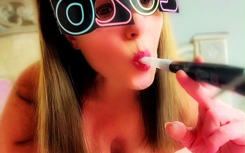 Nikki Nevada: 10...9...8... hãy làm cho năm 2026 bùng nổ!!