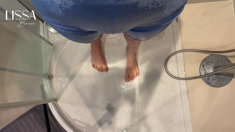 Lissa Brown: Îmi piș disperat pantalonii de yoga