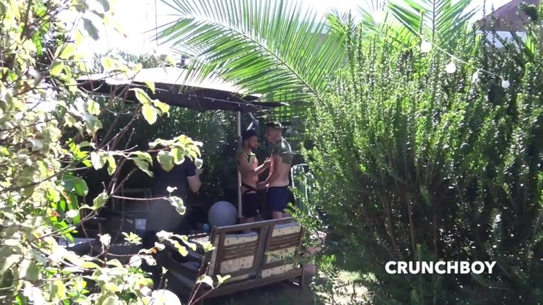 Amazing porn bareback private club: Video con Marco Rusk usado a pelo por 2 chicos en...