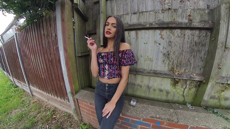 VR smokers HD-2D Videos Only: Kim Model - Dark Jeans