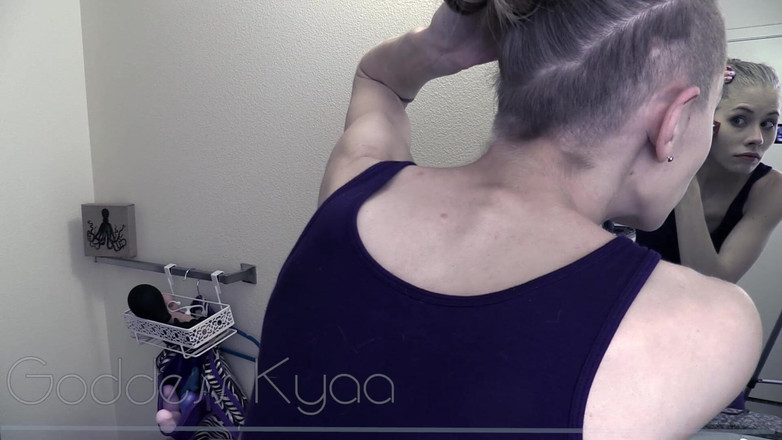 Kyaa Chimera: 내 옆구리를 면도하는 윙윙거리는