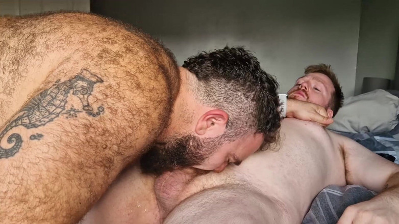 Touchstone: Mengisap kontol beruang