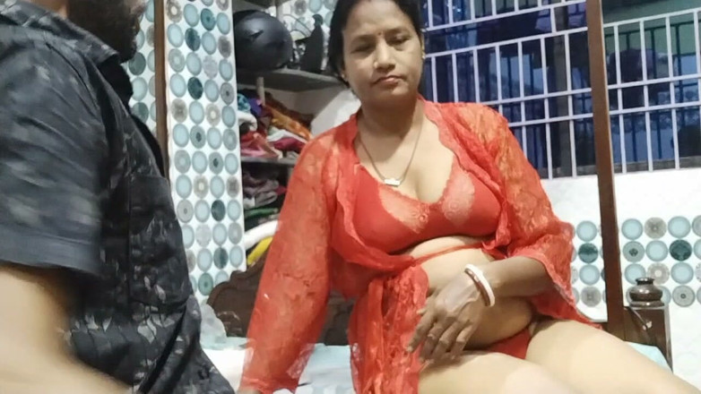 Indian anty hot sex: Beautiful Anuti Invited Her Husband’s Friend Over, Had Sex with...