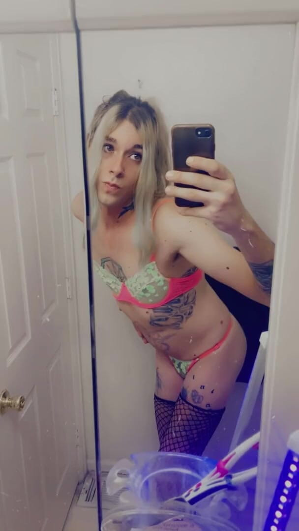 CarmenMelatonin: Sexy feminisierte dessous-schlampe