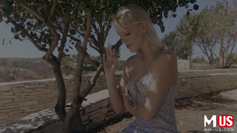 Model Media US: 魅惑的ないたずらなブロンドケナジェームズ