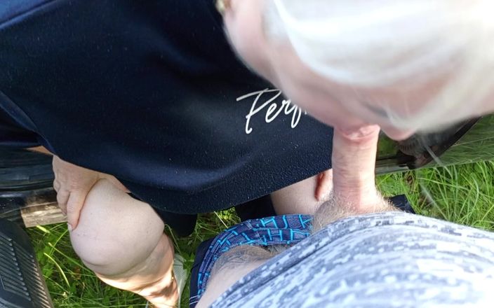 Zona901: Přijeli jsme s mojí macechou autem do parku, kde saje...