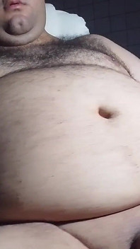 Masturbação do homem gordo suado