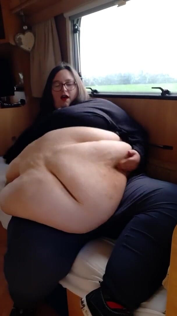 SSBBWLadyBrads: Caravan belly play