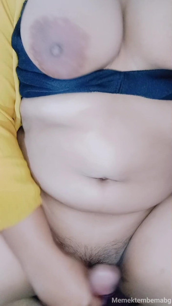 Asian girl videos: Le dernier 2026 à gros nichons en hijab est doué pour baiser