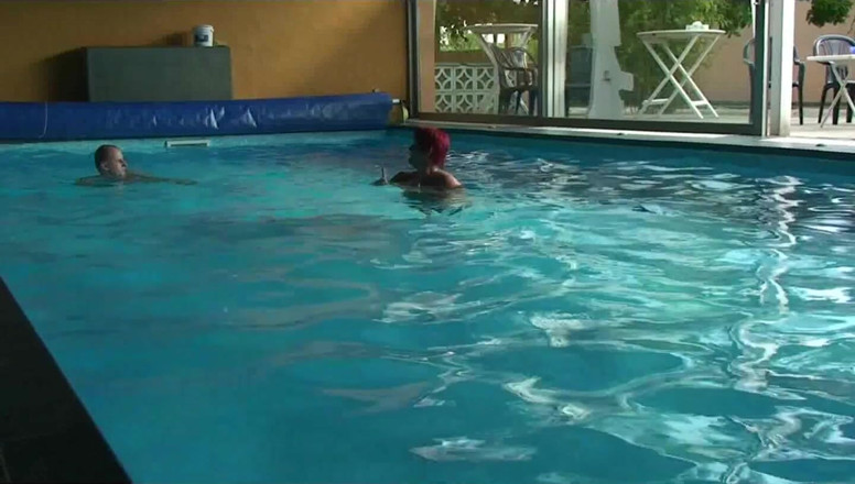 Anna Devot: Annadevot - Masturbating at the pool