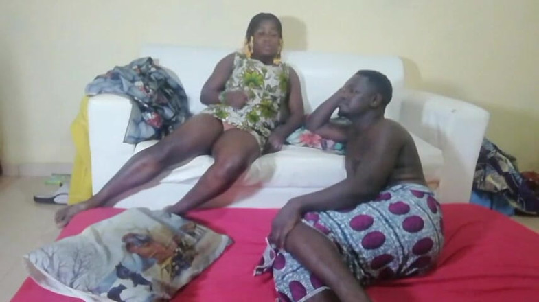 Pornsexlive: Vecina mea mi-a arătat lenjeria intimă în timp ce soțul ei...