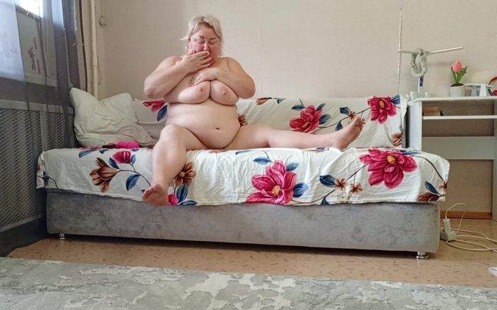 Zona901: Mother-in-law Spends Time Masturbating Her Big Hairy Pussy with Toys