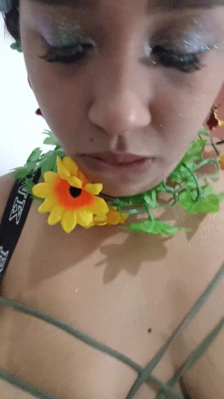 Pikaa6: 18letá brunetka s velkými povislými prsy z New Yorku ve...