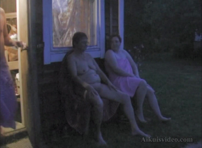 FinAdult Videos: MiLF gangbang dopo la sauna