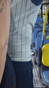 Atenție! Acest Pervers Penetrează Fetele Din Autobuz Din Spate!!