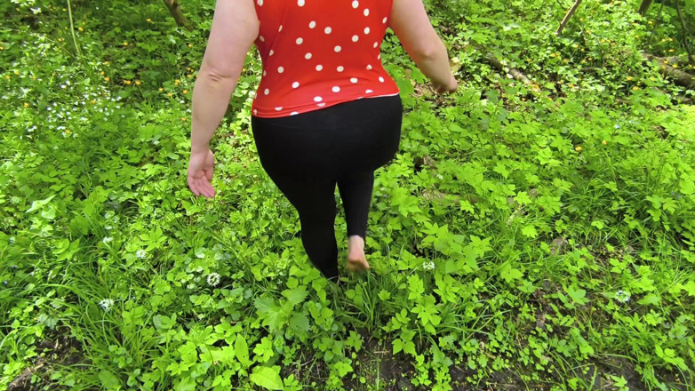 Bouncy Tits Action: Naked Walking and Slapping Her Tits