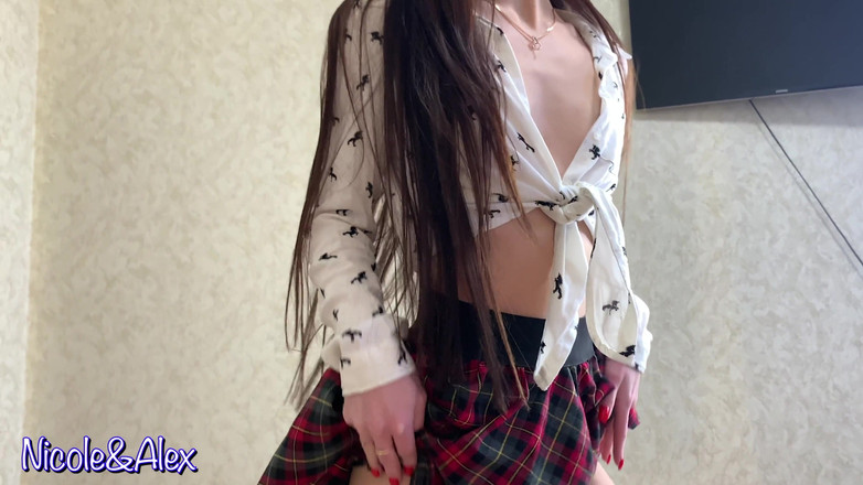 NicoleAndAlex: Seorang gadis kampus menggoda seorang guru matematika. Seks close-up