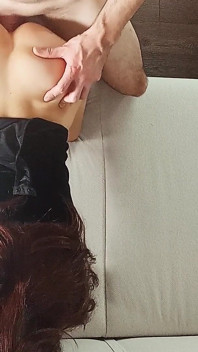 浪漫情侣性爱。穿着性感服装的小迈莎。