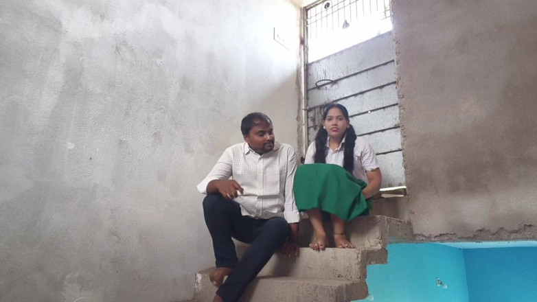 Sona bhabhi: Une étudiante vierge de 18 ans se fait baiser par son copain...