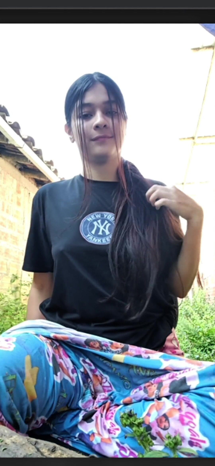 Yulieth Gomez: Awek seksi Streams dan menyentuh dirinya untuk peminat