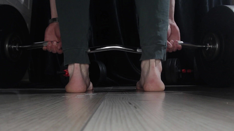 Hunky time: Exercice D’haltérophilie Et Mon Pied a Atterri Dans Le Sperme. (à...