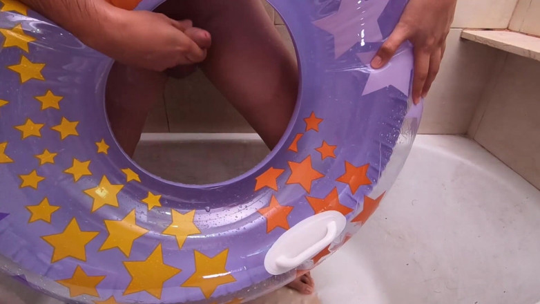 Inflatable Lovers: Bathroom with inflatable swim ring