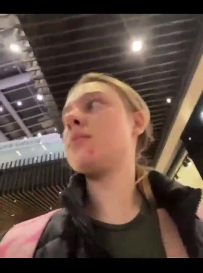 JuiceLussie: Penggetar wayarles dalam pepek saya semasa membeli-belah di pusat membeli-belah