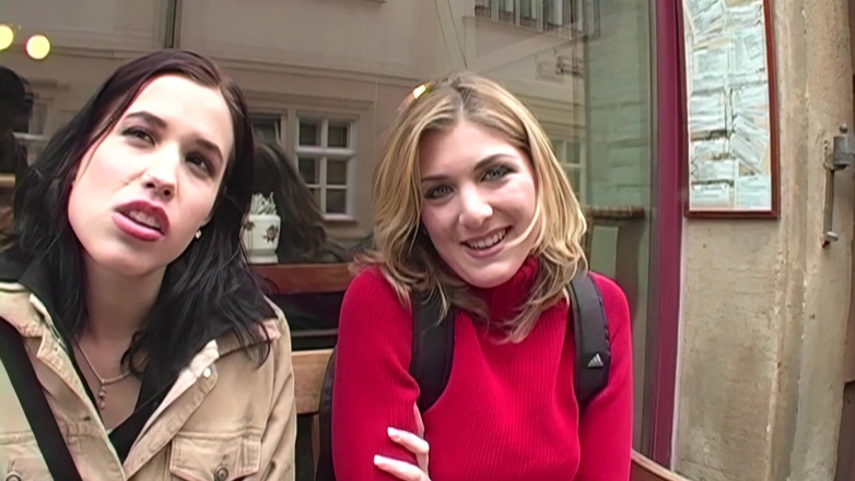 Perv Milfs n Teens: Vagabundas Satin Bloom e Arwen