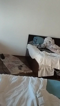 Amatorskie żona robi prace domowe nago.