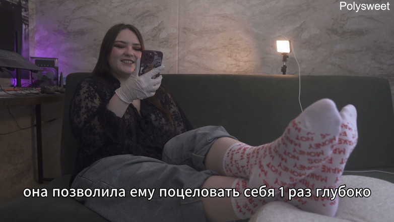 Polly Sweet: Порноісторія — дівчина в латексних рукавичках трахнула хлопця страпоном у піхві