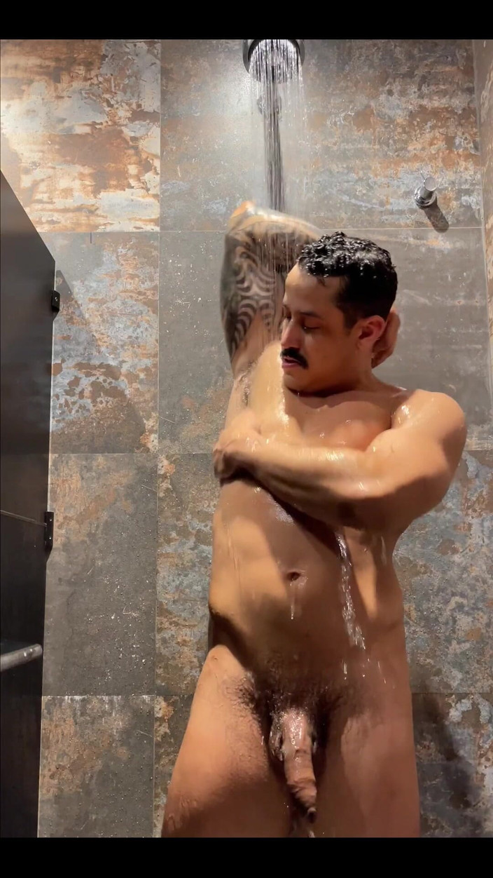 Pedro Surf: Gym Shower Cumshot