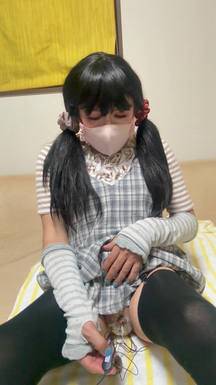 megu2002: No. 287 Anal Plug in the Living Room